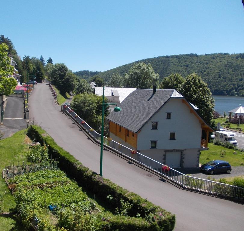 La Vue Sur Le Paradis Chambon-sur-Lac Ruang foto