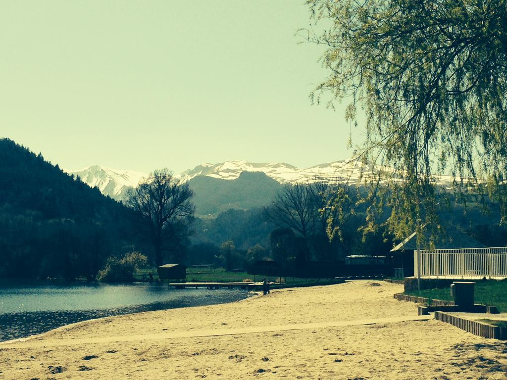 La Vue Sur Le Paradis Chambon-sur-Lac Bagian luar foto